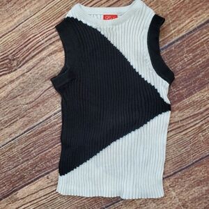 Lulu black and white knit vest sz 6/6X